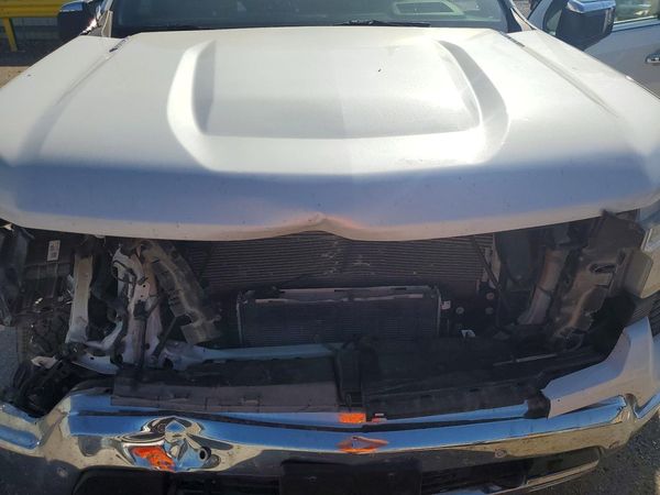 2022 CHEVROLET SILVERADO LTZ — Engine bay