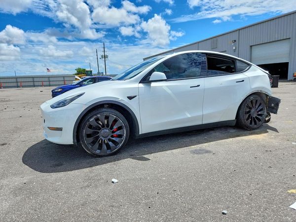 2022 TESLA MODEL Y — Front 3/4