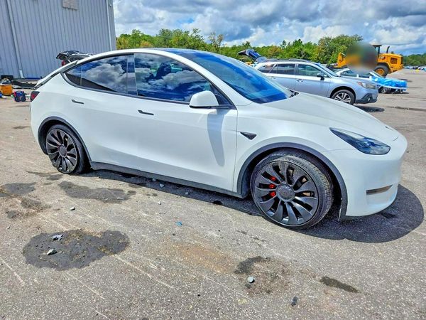 2022 TESLA MODEL Y — Passenger 3/4