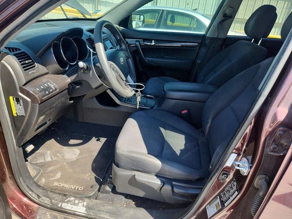 2013 KIA SORENTO Base / LX