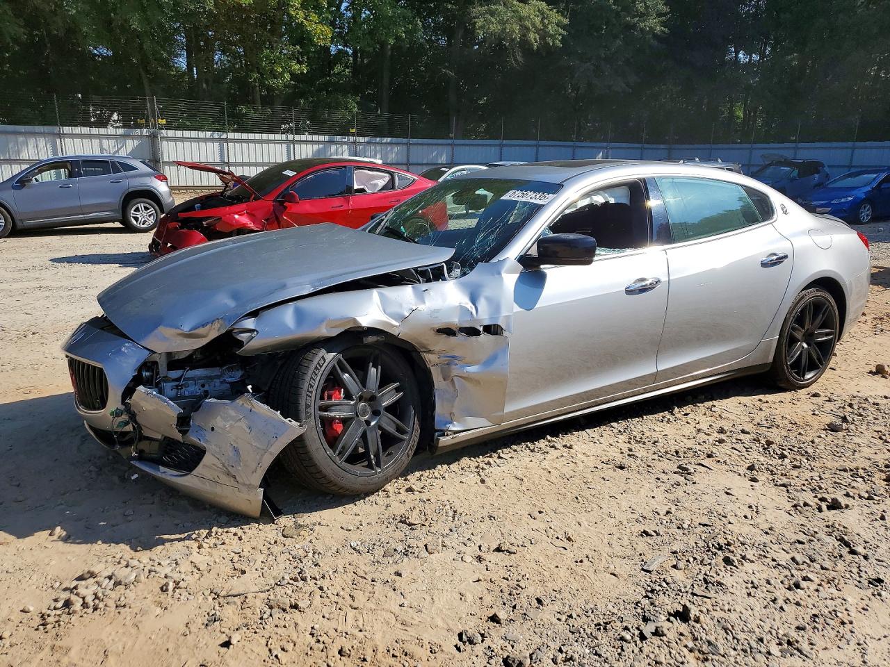 2014 MASERATI QUATTROPOR Essence — Front 3/4