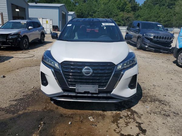 2021 NISSAN KICKS SR