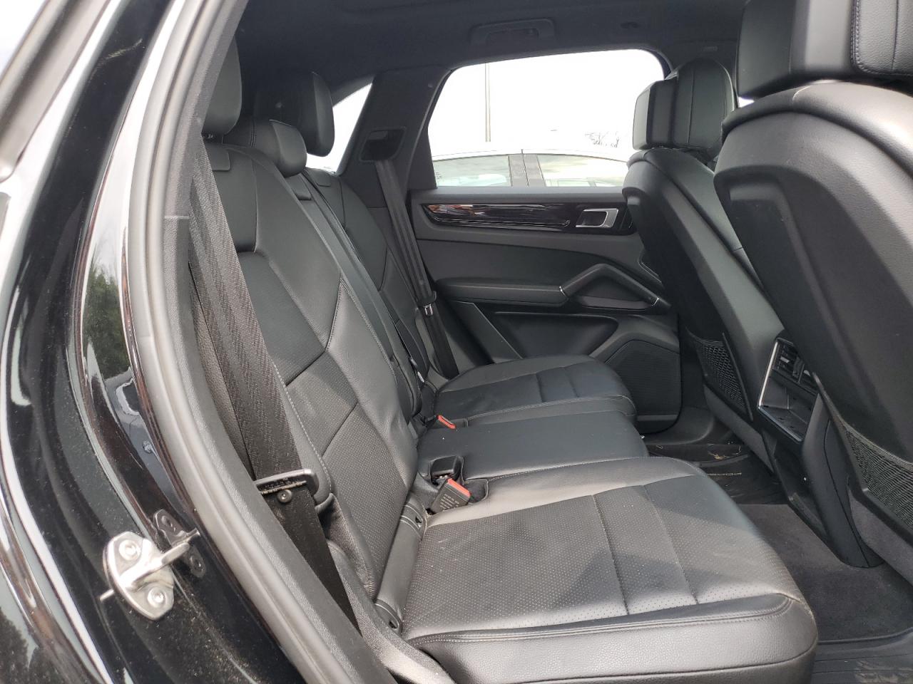 2020 PORSCHE CAYENNE