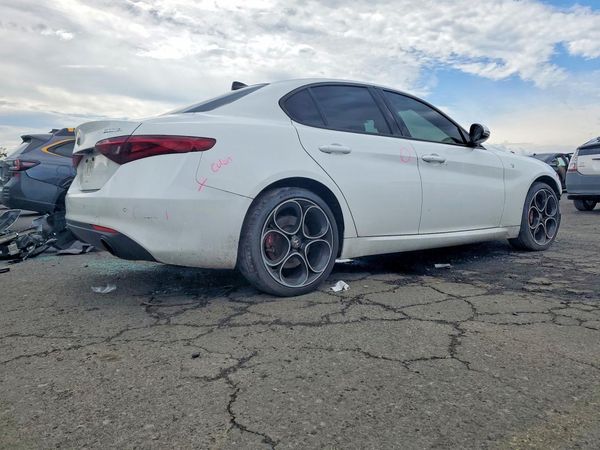 2022 ALFA ROMEO GIULIA TI AWD