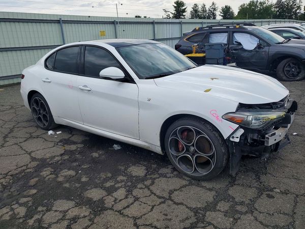 2022 ALFA ROMEO GIULIA TI AWD