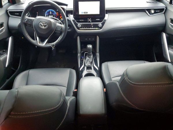 2024 TOYOTA COROLLA CROSS XLE
