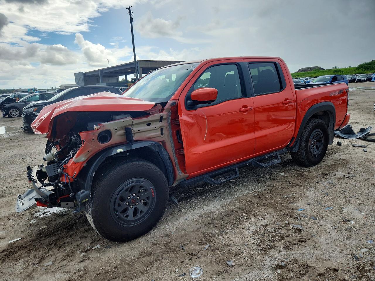 2026 NISSAN FRONTIER — Front 3/4