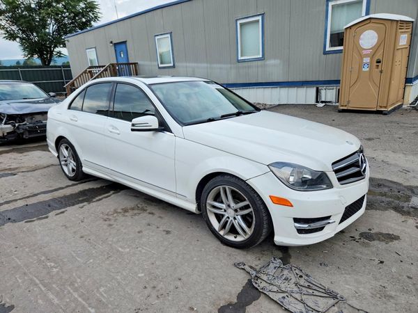2014 MERCEDES-BENZ C C300 4 MATIC — Passenger 3/4