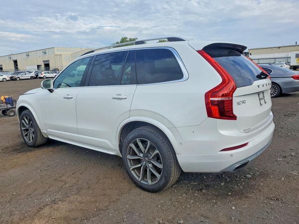 2017 VOLVO XC90 Momentum