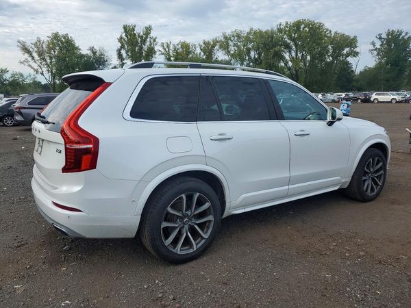 2017 VOLVO XC90 Momentum