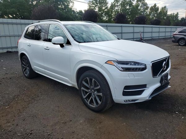 2017 VOLVO XC90 Momentum