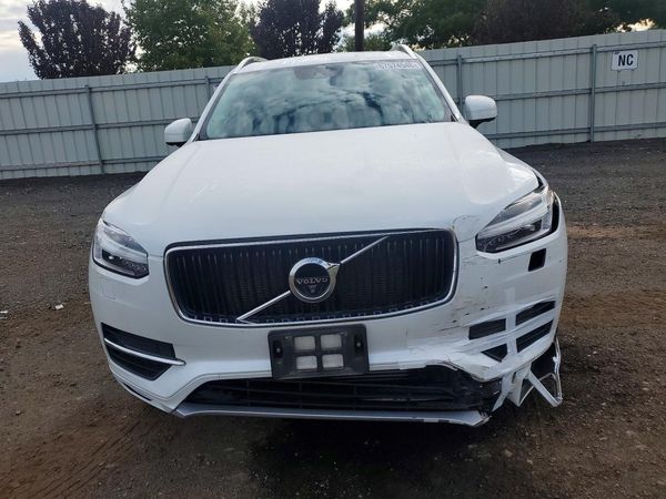 2017 VOLVO XC90 Momentum