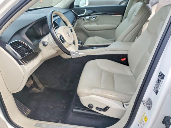 2017 VOLVO XC90 Momentum