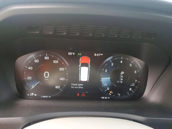 2017 VOLVO XC90 Momentum