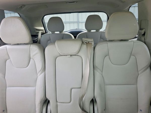 2017 VOLVO XC90 Momentum