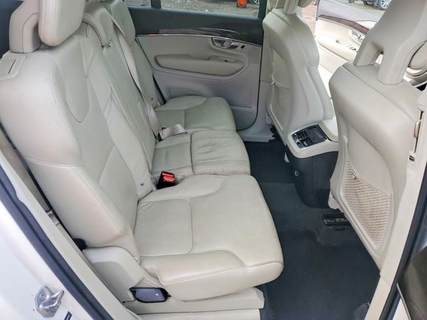 2017 VOLVO XC90 Momentum