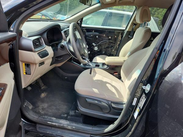 2016 KIA SORENTO L / LX