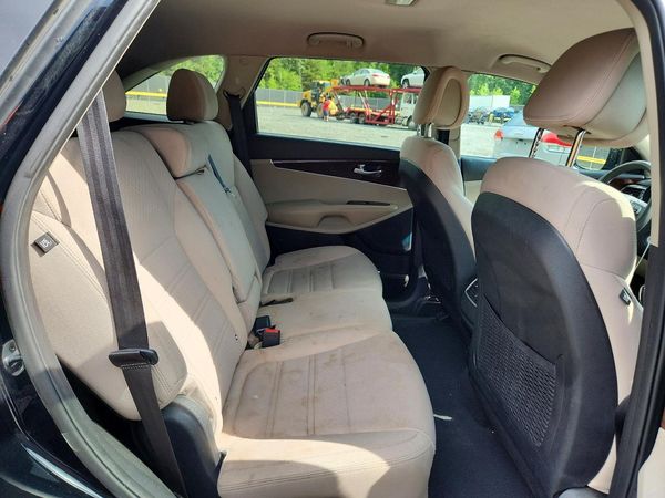 2016 KIA SORENTO L / LX