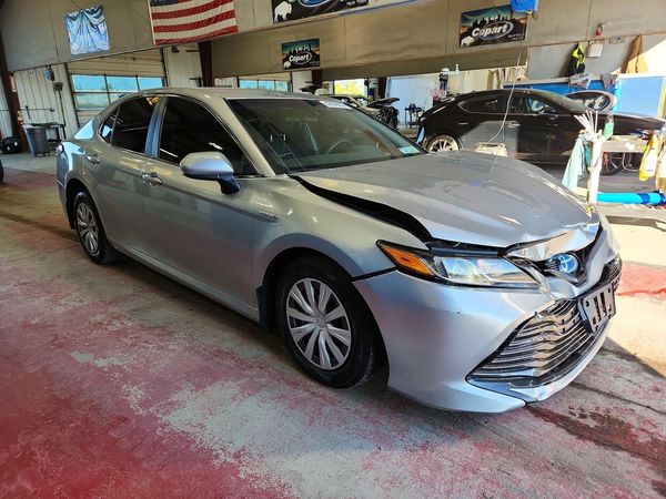 2018 TOYOTA CAMRY LE Hybrid