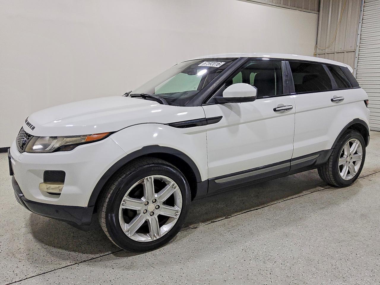 2014 LAND ROVER RANGEROVER Pure Plus — Front 3/4