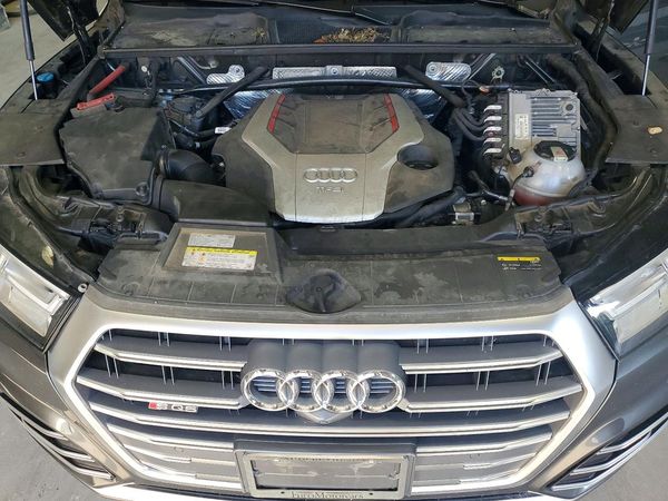 2018 AUDI SQ5 quattro Prestige — Engine bay