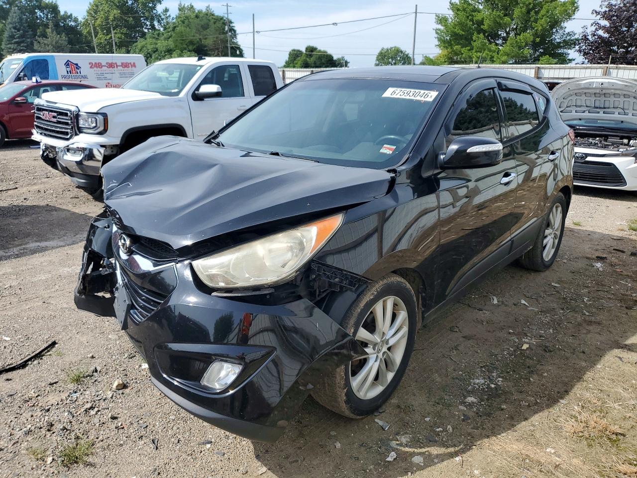 2013 HYUNDAI TUCSON — Front 3/4