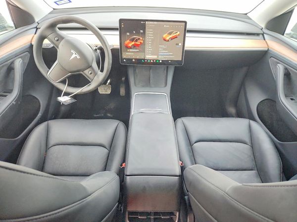 2025 TESLA MODEL Y