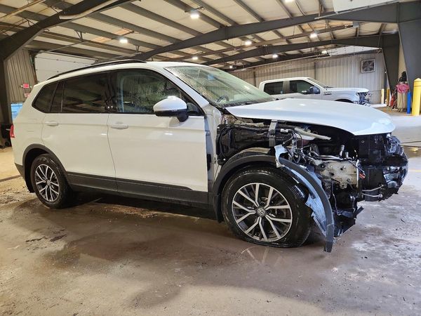 2021 VOLKSWAGEN TIGUAN 4Motion S — Passenger 3/4