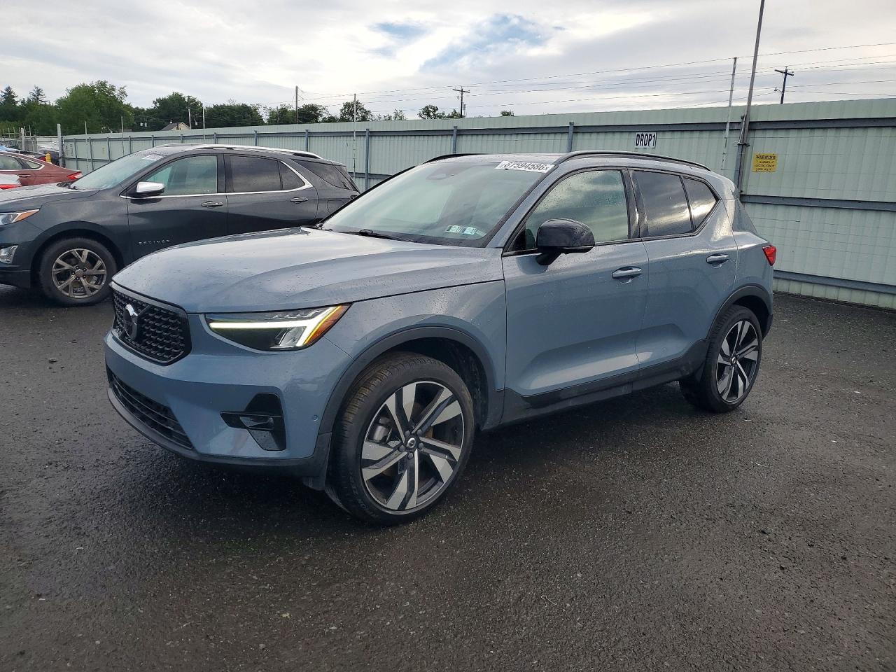 2023 VOLVO XC40