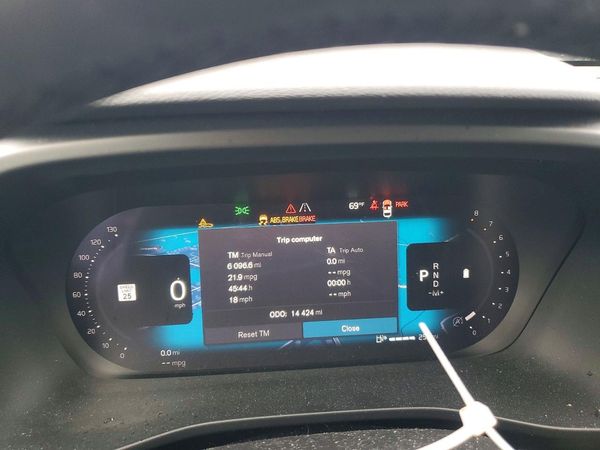 2023 VOLVO XC40