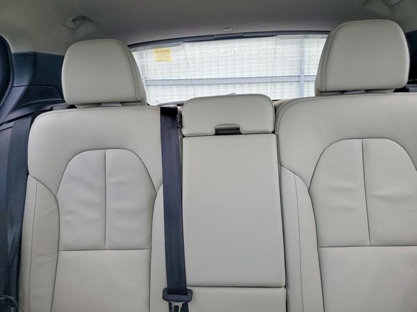 2023 VOLVO XC40