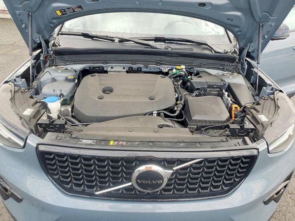 2023 VOLVO XC40