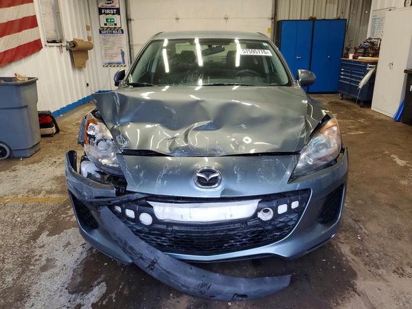 2013 MAZDA 3