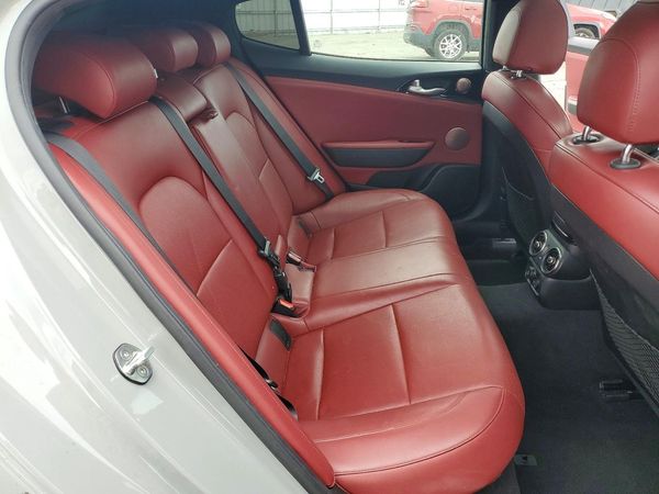 2021 KIA STINGER
