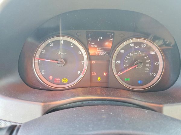 2012 HYUNDAI ACCENT GLS (Middle grade)