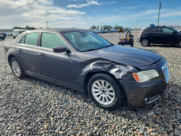 2013 CHRYSLER 300 Base/Limited