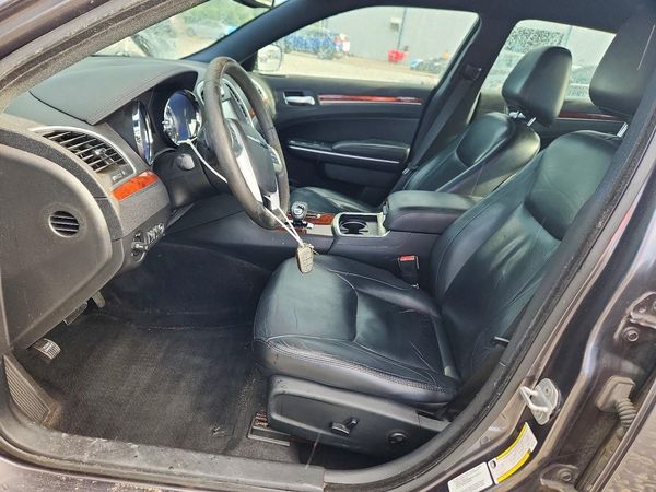 2013 CHRYSLER 300 Base/Limited