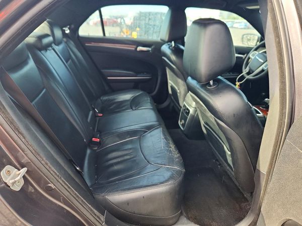 2013 CHRYSLER 300 Base/Limited