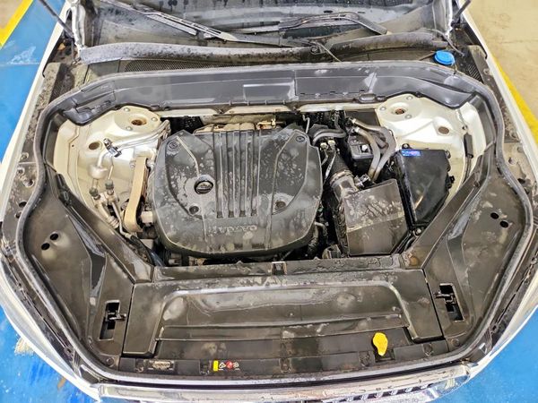 2023 VOLVO XC90 — Engine bay