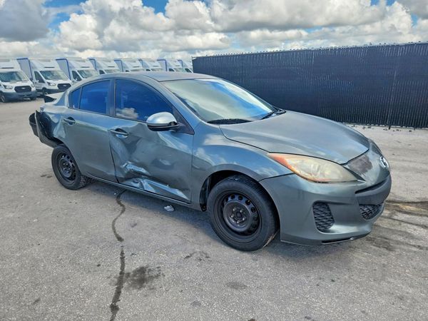 2013 MAZDA 3 Sport/GX