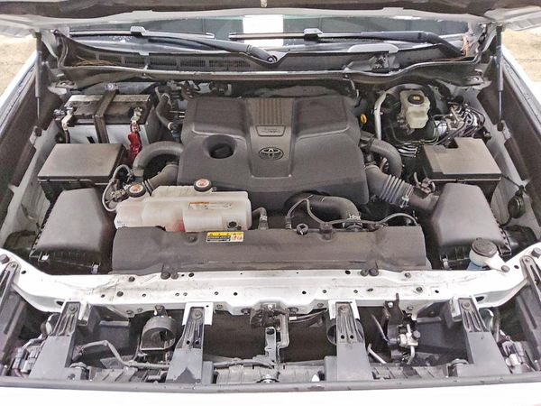2025 TOYOTA TUNDRA SR5 — Engine bay