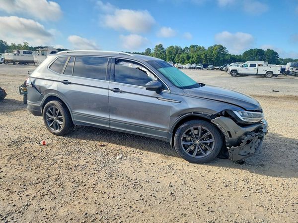 2022 VOLKSWAGEN TIGUAN SE — Passenger 3/4