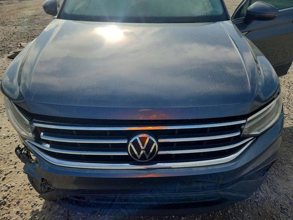2022 VOLKSWAGEN TIGUAN SE — Engine bay