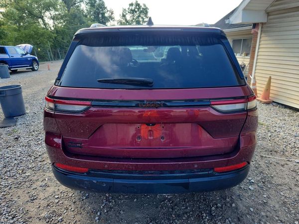 2024 JEEP GRAND CHEROKEE Laredo