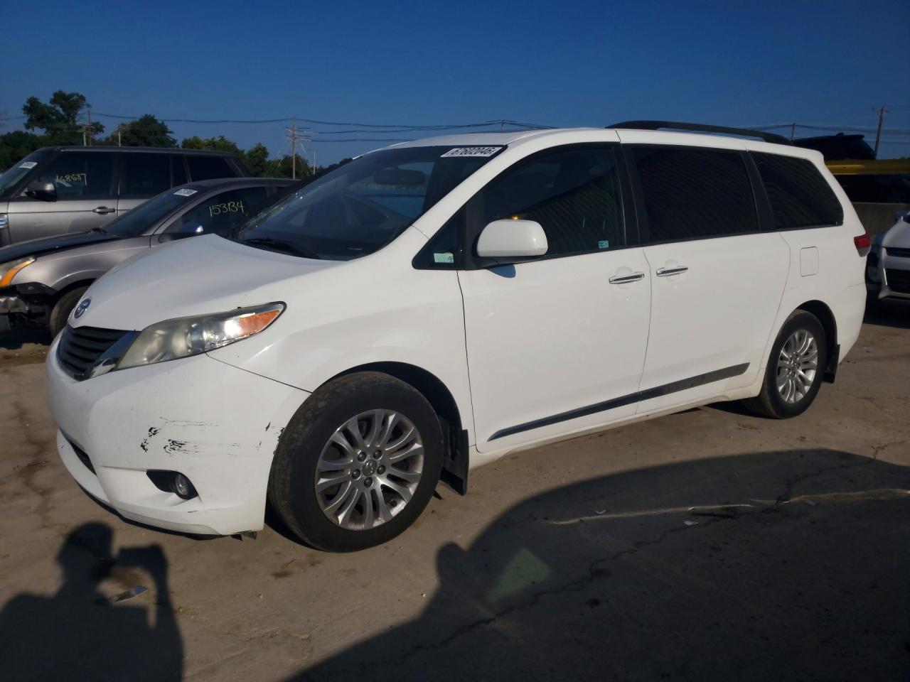 2014 TOYOTA SIENNA
