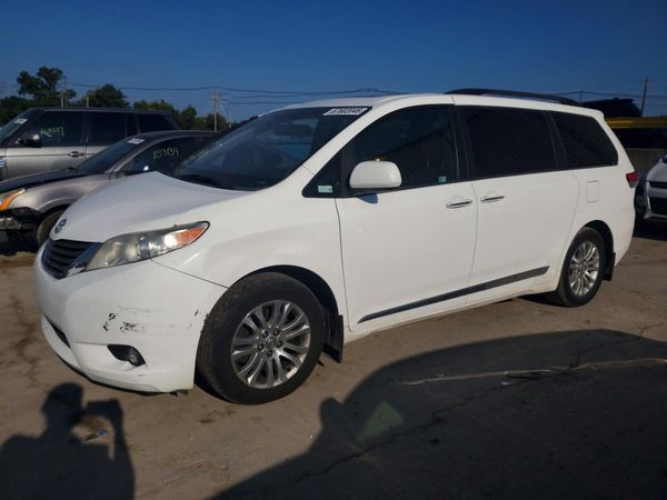 2014 TOYOTA SIENNA