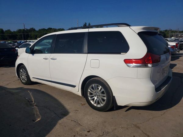 2014 TOYOTA SIENNA