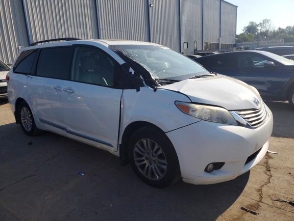 2014 TOYOTA SIENNA