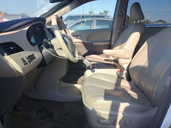 2014 TOYOTA SIENNA