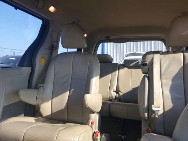 2014 TOYOTA SIENNA
